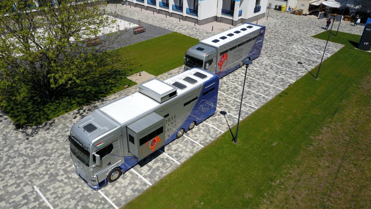Nn Boutique Hotel Tiszaujvaros Bagian luar foto