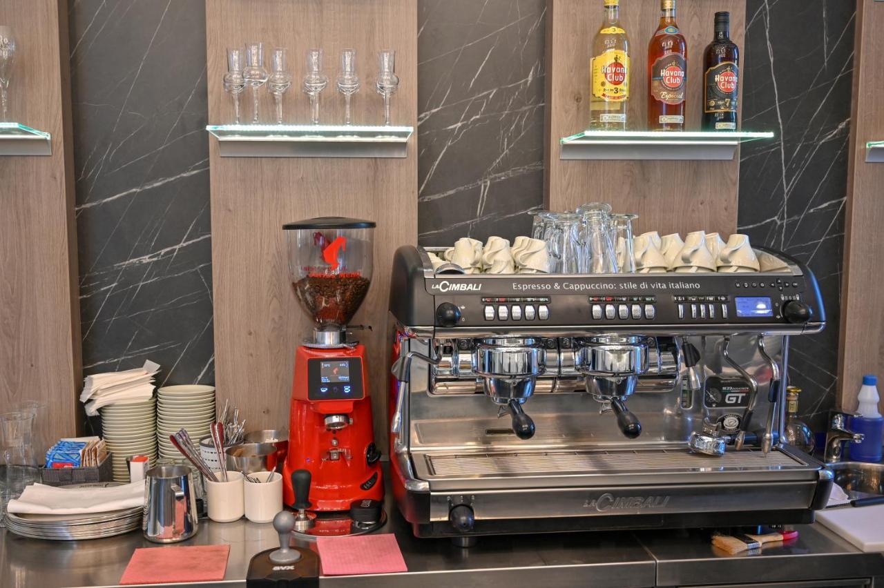 Nn Boutique Hotel Tiszaujvaros Bagian luar foto