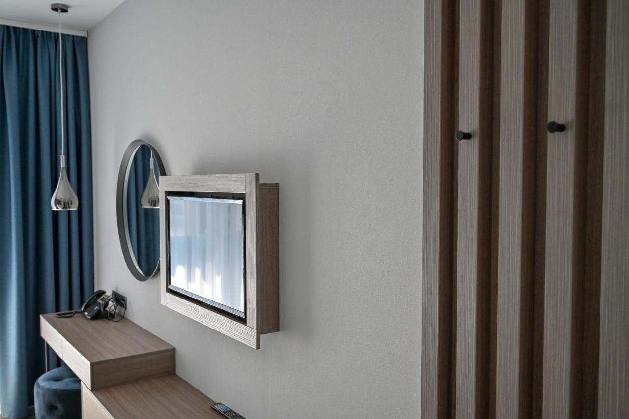 Nn Boutique Hotel Tiszaujvaros Bagian luar foto