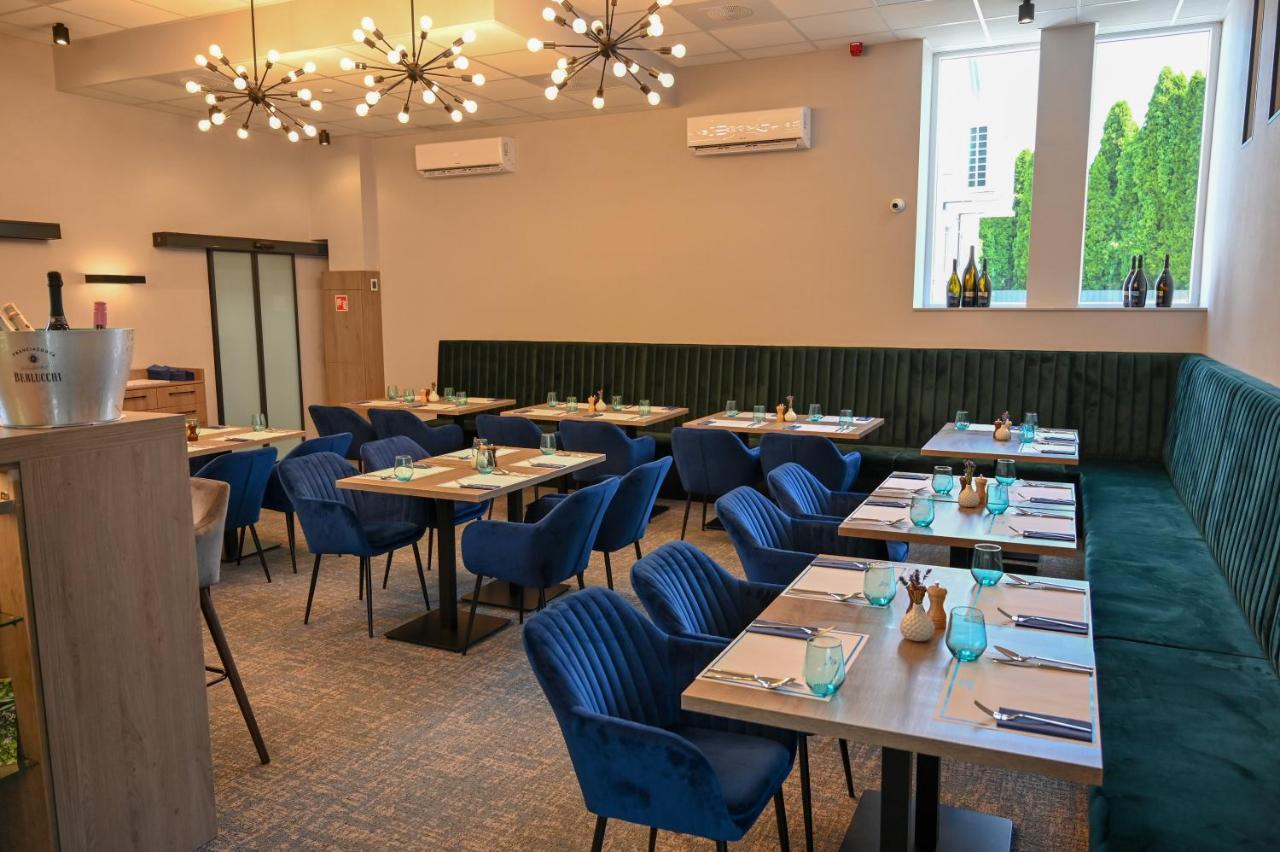 Nn Boutique Hotel Tiszaujvaros Bagian luar foto
