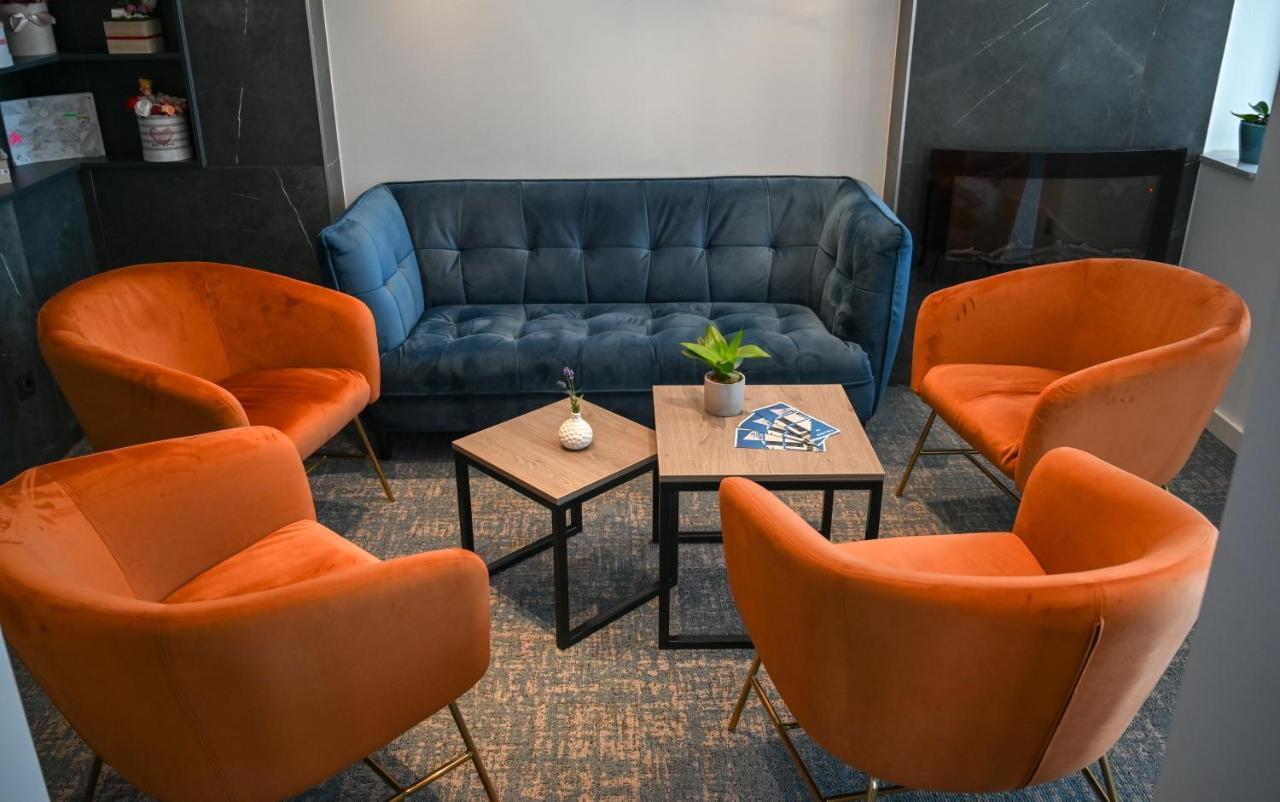 Nn Boutique Hotel Tiszaujvaros Bagian luar foto
