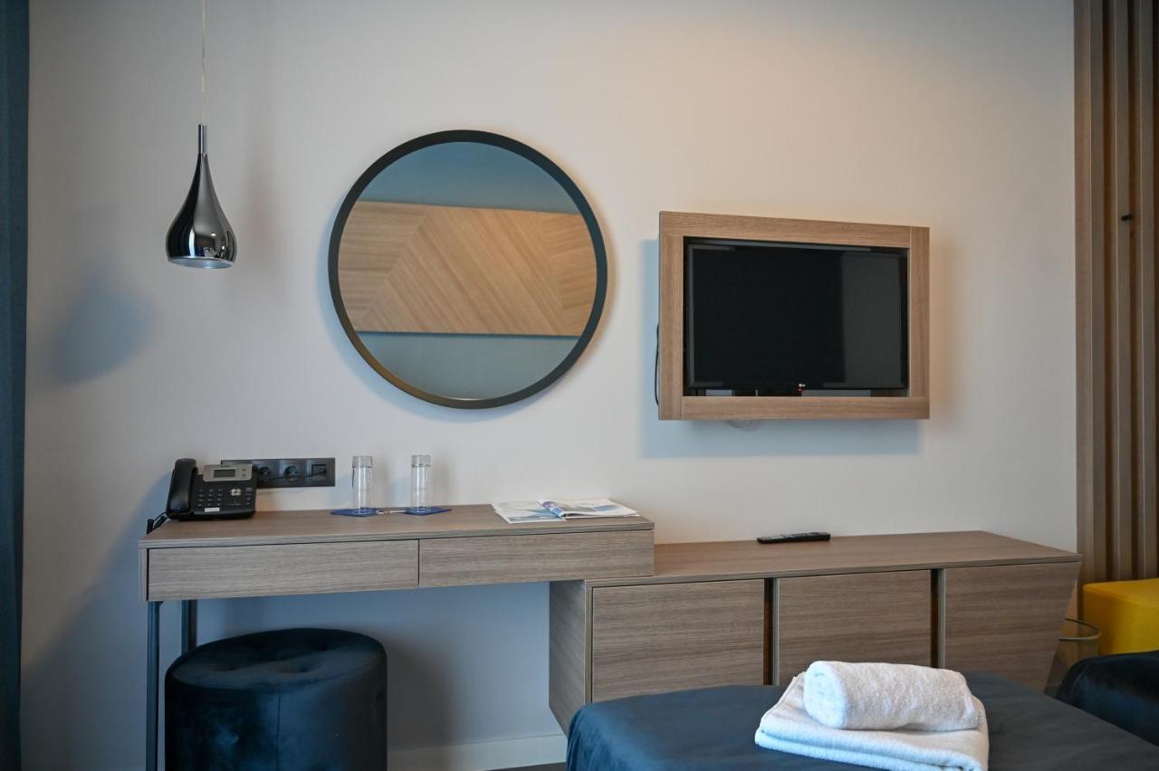 Nn Boutique Hotel Tiszaujvaros Bagian luar foto