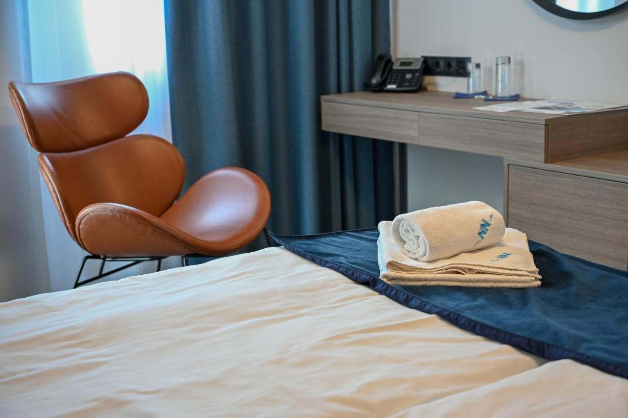 Nn Boutique Hotel Tiszaujvaros Bagian luar foto