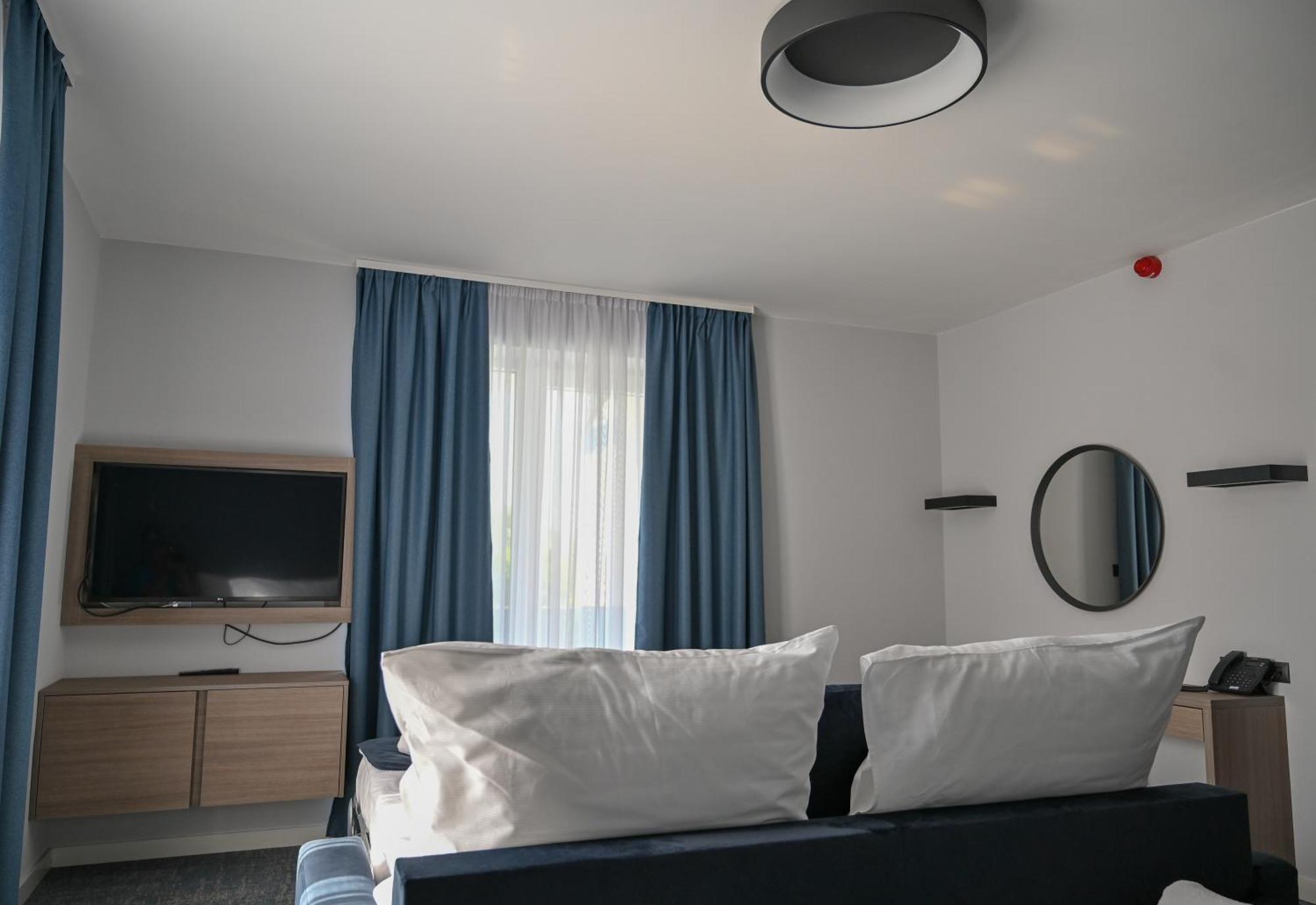 Nn Boutique Hotel Tiszaujvaros Bagian luar foto