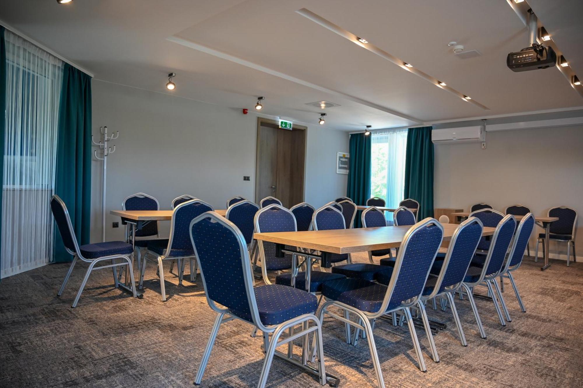 Nn Boutique Hotel Tiszaujvaros Bagian luar foto