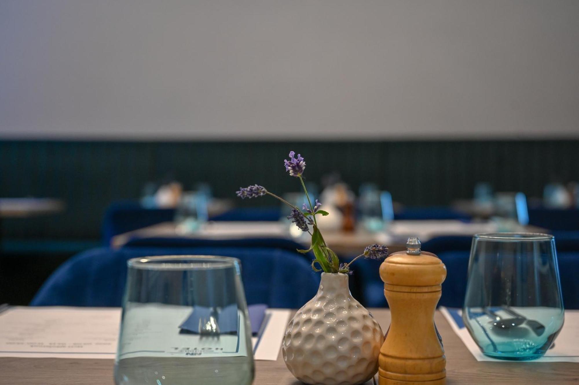 Nn Boutique Hotel Tiszaujvaros Bagian luar foto