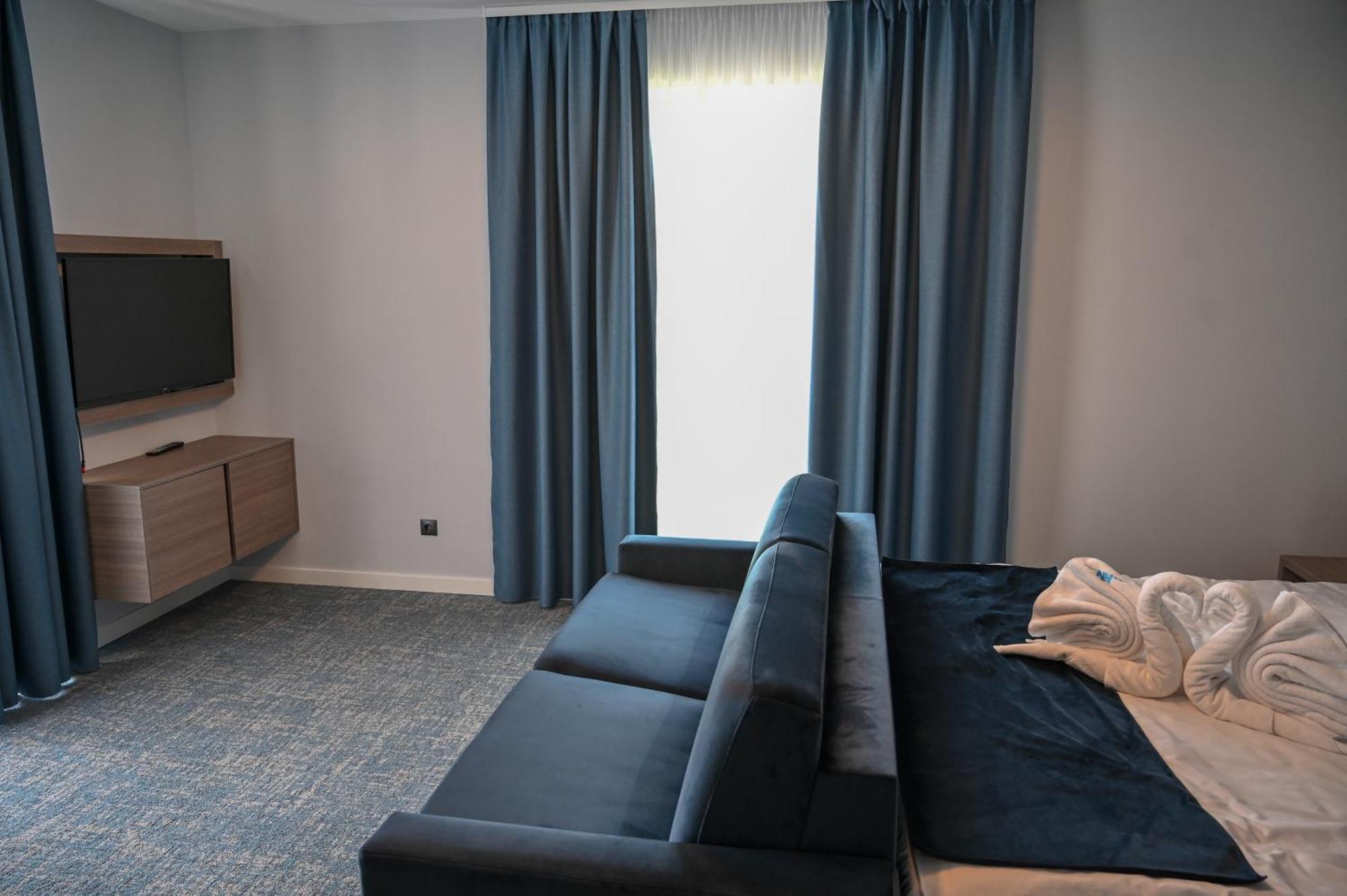 Nn Boutique Hotel Tiszaujvaros Bagian luar foto