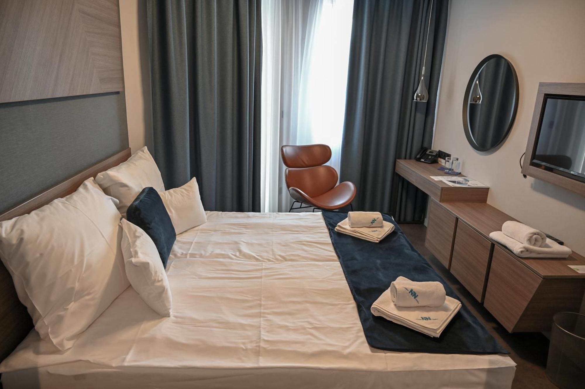 Nn Boutique Hotel Tiszaujvaros Bagian luar foto